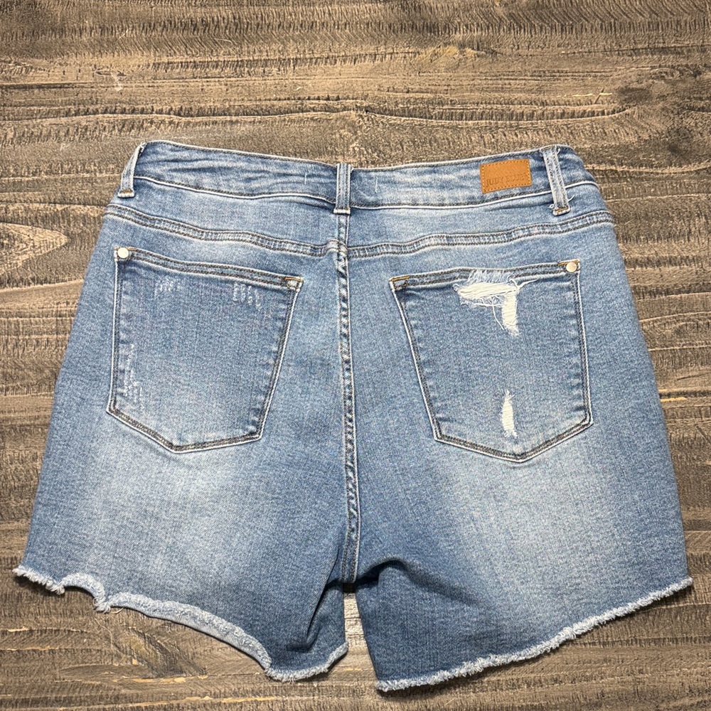 Judy Blue high rise light Blue Distressed Jean Shorts Lemon Patch 5” inseam - Picture 4 of 7